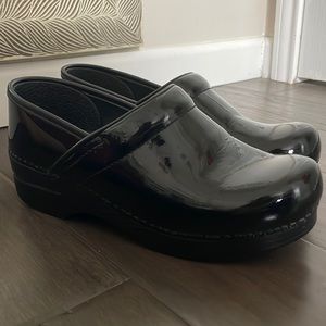 Dansko Clogs Professional Patent in WIDE